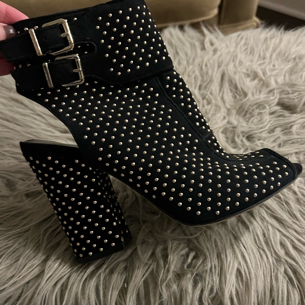 Gold and black wedges